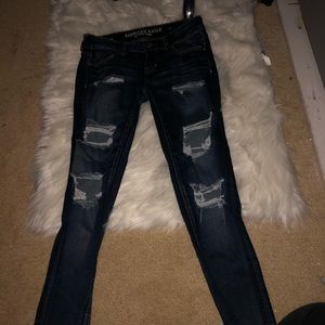 AMERICAN EAGLE SKINNY RIPPED JEANS